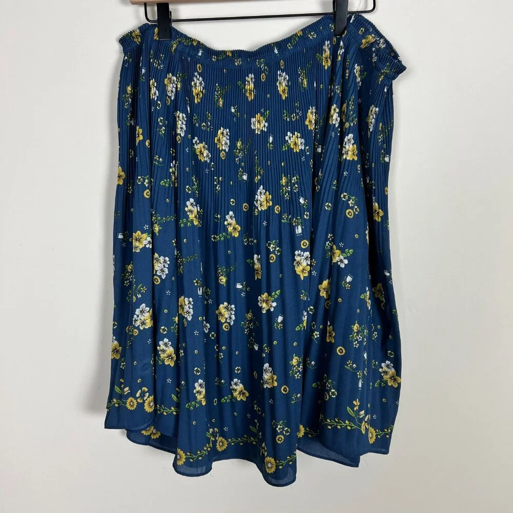 2/$30 Max Edition Skirt Size XL